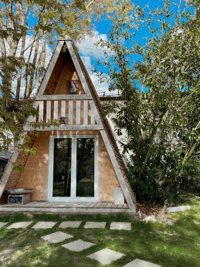 Le Chalet Tipi Avec Jacuzzi Et Jardin Troyes Exterior photo