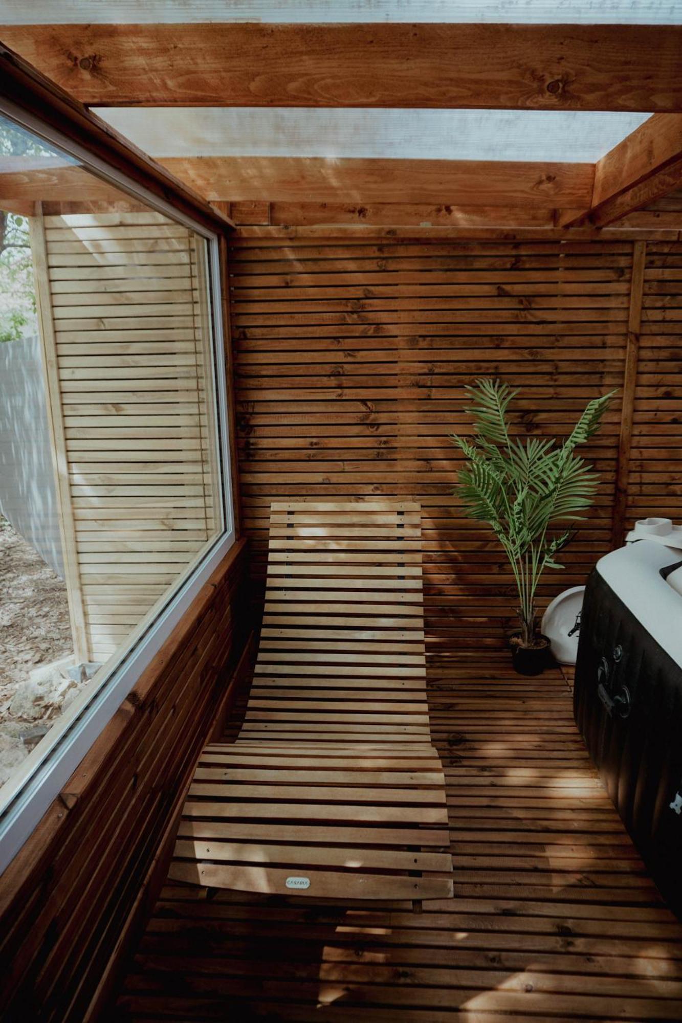 Le Chalet Tipi Avec Jacuzzi Et Jardin Troyes Exterior photo